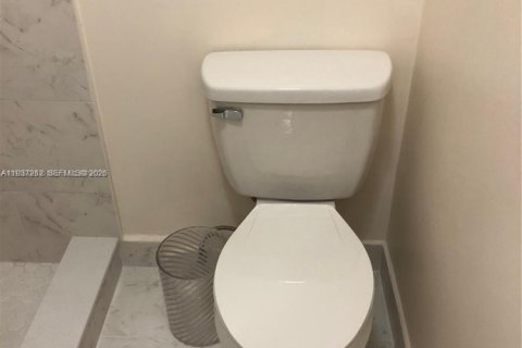 Commercial property in Hialeah, Florida 1 bedroom, 91.14 sq.m. № 1995596 - photo 11