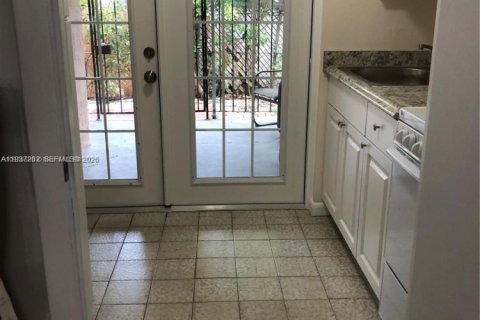 Commercial property in Hialeah, Florida 1 bedroom, 91.14 sq.m. № 1995596 - photo 6