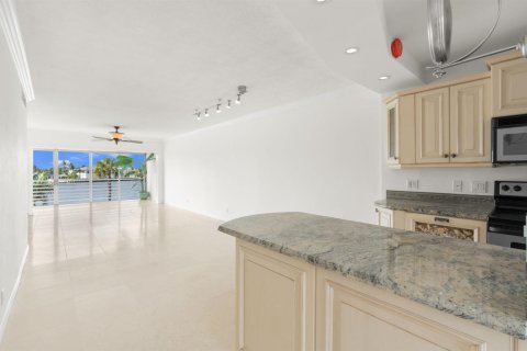 Condo in Delray Beach, Florida, 2 bedrooms № 2188345 - photo 10