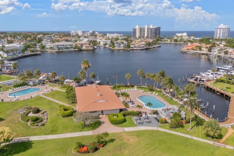 Condo in Delray Beach, Florida, 2 bedrooms № 2188345 - photo 17
