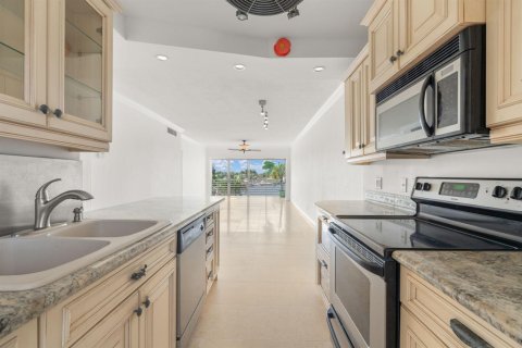 Condo in Delray Beach, Florida, 2 bedrooms № 2188345 - photo 9