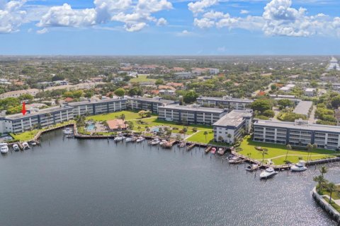 Condo in Delray Beach, Florida, 2 bedrooms № 2188345 - photo 23