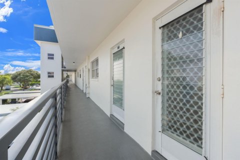 Condo in Delray Beach, Florida, 2 bedrooms № 2188345 - photo 16