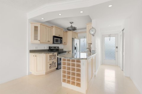 Condo in Delray Beach, Florida, 2 bedrooms № 2188345 - photo 11