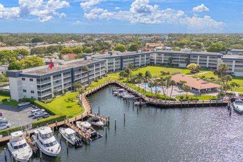 Condo in Delray Beach, Florida, 2 bedrooms № 2188345 - photo 2