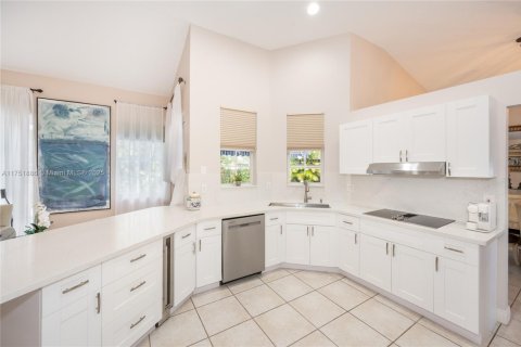 Casa en venta en Miami, Florida, 5 dormitorios, 308.81 m2 № 1697793 - foto 14