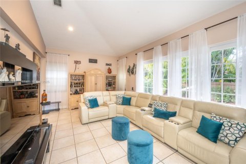 Casa en venta en Miami, Florida, 5 dormitorios, 308.81 m2 № 1697793 - foto 16