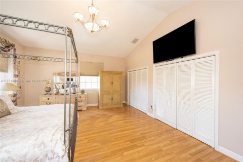 Casa en venta en Miami, Florida, 5 dormitorios, 308.81 m2 № 1697793 - foto 18