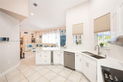 Casa en venta en Miami, Florida, 5 dormitorios, 308.81 m2 № 1697793 - foto 12