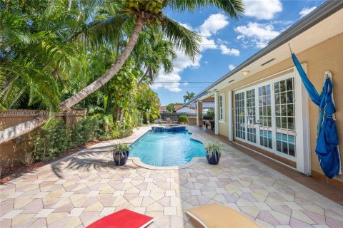 Casa en venta en Miami, Florida, 5 dormitorios, 308.81 m2 № 1697793 - foto 4