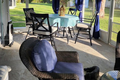 Купить виллу или дом в Форт Майерс, Флорида 3 спальни, 121.98м2, № 1982544 - фото 22