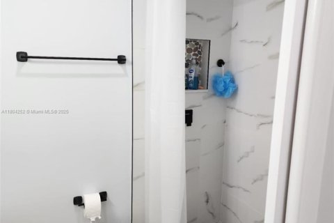 Купить виллу или дом в Форт Майерс, Флорида 3 спальни, 121.98м2, № 1982544 - фото 11