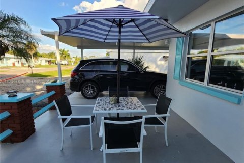 Купить виллу или дом в Форт Майерс, Флорида 3 спальни, 121.98м2, № 1982544 - фото 2