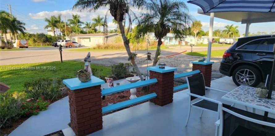 Дом в Форт Майерс, Флорида 3 спальни, 121.98м2 № 1982544