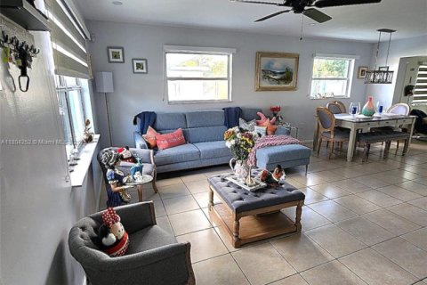 Купить виллу или дом в Форт Майерс, Флорида 3 спальни, 121.98м2, № 1982544 - фото 5