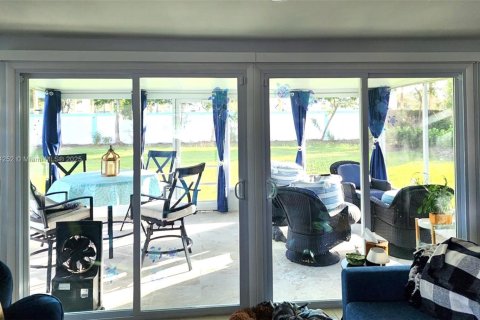 Купить виллу или дом в Форт Майерс, Флорида 3 спальни, 121.98м2, № 1982544 - фото 20