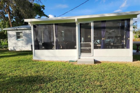 Купить виллу или дом в Форт Майерс, Флорида 3 спальни, 121.98м2, № 1982544 - фото 24