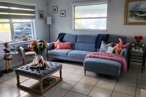 Купить виллу или дом в Форт Майерс, Флорида 3 спальни, 121.98м2, № 1982544 - фото 4