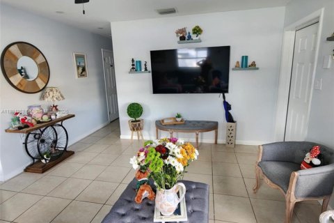 Купить виллу или дом в Форт Майерс, Флорида 3 спальни, 121.98м2, № 1982544 - фото 3