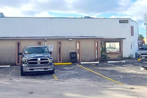 Купить коммерческую недвижимость в Помпано-Бич, Флорида № 1957938 - фото 2