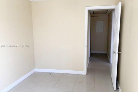 Купить коммерческую недвижимость в Помпано-Бич, Флорида № 1957938 - фото 7