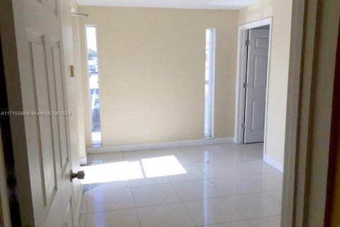 Купить коммерческую недвижимость в Помпано-Бич, Флорида № 1957938 - фото 6