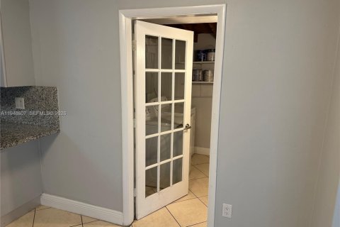 Снять в аренду виллу или дом в Майами, Флорида 3 спальни, 112.88м2, № 2005301 - фото 28
