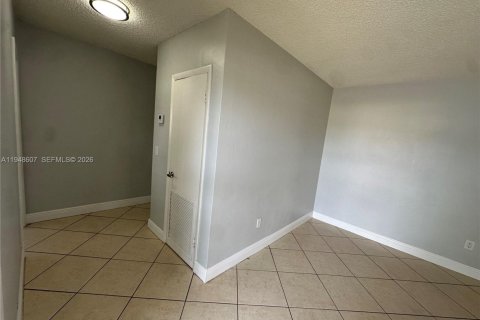 Снять в аренду виллу или дом в Майами, Флорида 3 спальни, 112.88м2, № 2005301 - фото 6