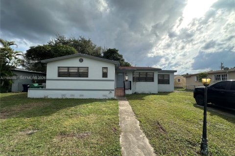 Дом в Майами, Флорида 3 спальни, 112.88м2 № 2005301