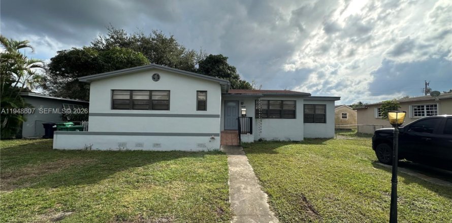 Дом в Майами, Флорида 3 спальни, 112.88м2 № 2005301