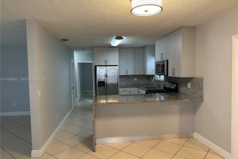 Снять в аренду виллу или дом в Майами, Флорида 3 спальни, 112.88м2, № 2005301 - фото 22