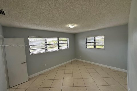 Снять в аренду виллу или дом в Майами, Флорида 3 спальни, 112.88м2, № 2005301 - фото 10