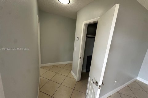 Снять в аренду виллу или дом в Майами, Флорида 3 спальни, 112.88м2, № 2005301 - фото 7