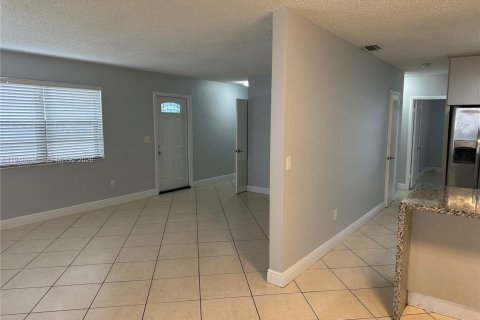 Снять в аренду виллу или дом в Майами, Флорида 3 спальни, 112.88м2, № 2005301 - фото 23