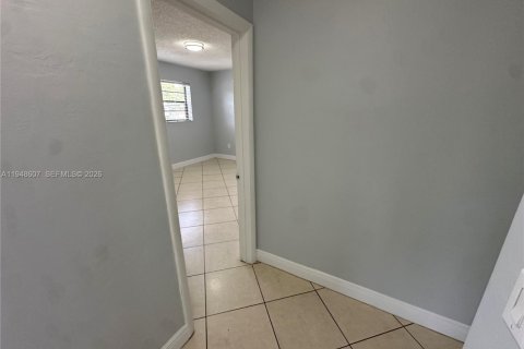 Снять в аренду виллу или дом в Майами, Флорида 3 спальни, 112.88м2, № 2005301 - фото 9