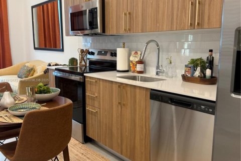 Villa ou maison à louer à Hollywood, Floride: 124.58 m2 № 1968436 - photo 2