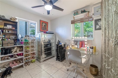 Propiedad comercial en venta en Wilton Manors, Florida, 162.21 m2 № 2084887 - foto 21