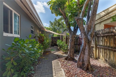 Propiedad comercial en venta en Wilton Manors, Florida, 162.21 m2 № 2084887 - foto 22
