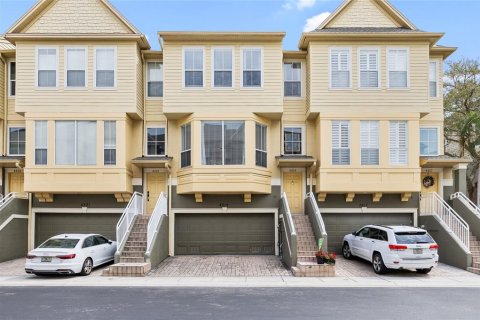Touwnhouse à vendre à Tampa, Floride: 4 chambres, 235.97 m2 № 2099593 - photo 2