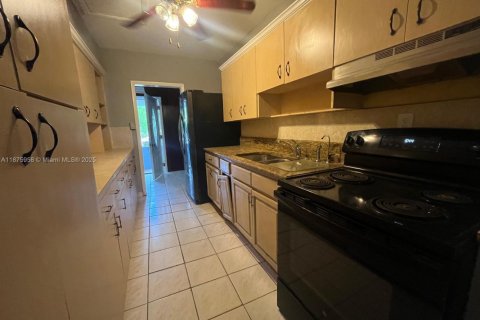 Снять в аренду виллу или дом в Майами, Флорида 4 спальни, 258.92м2, № 1921664 - фото 6