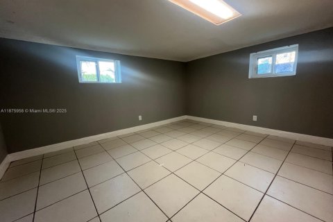 Снять в аренду виллу или дом в Майами, Флорида 4 спальни, 258.92м2, № 1921664 - фото 23