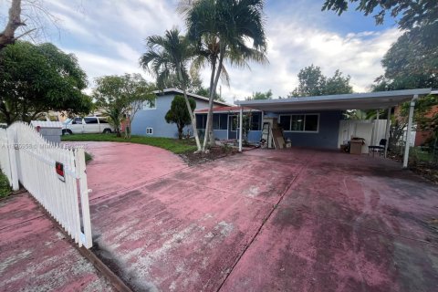 Снять в аренду виллу или дом в Майами, Флорида 4 спальни, 258.92м2, № 1921664 - фото 3