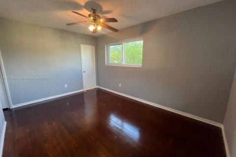 Снять в аренду виллу или дом в Майами, Флорида 4 спальни, 258.92м2, № 1921664 - фото 8