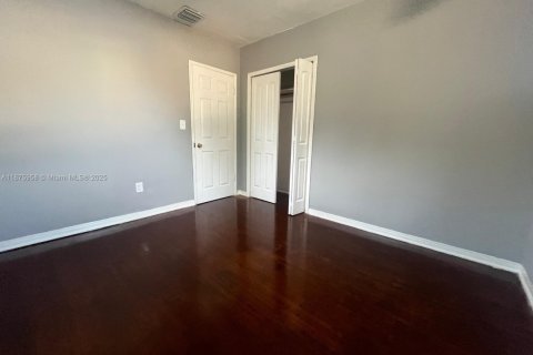 Снять в аренду виллу или дом в Майами, Флорида 4 спальни, 258.92м2, № 1921664 - фото 13