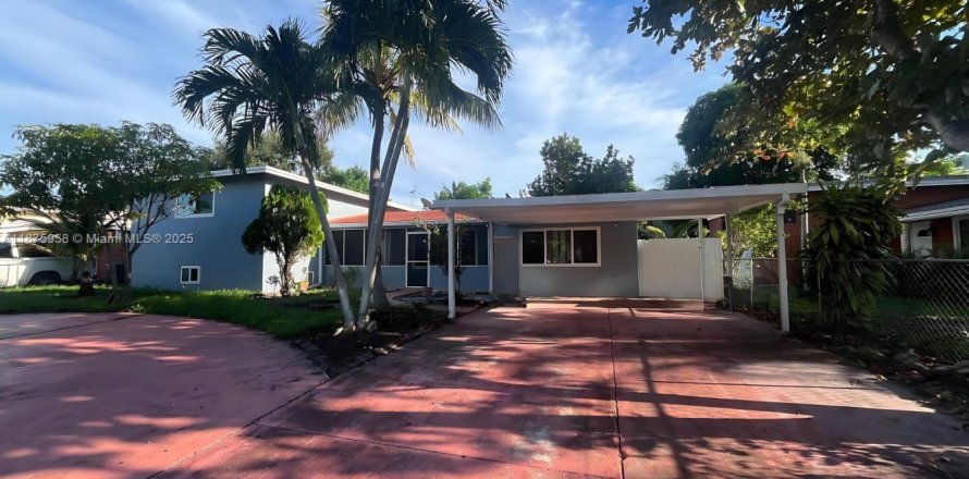 Дом в Майами, Флорида 4 спальни, 258.92м2 № 1921664