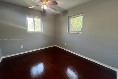 Снять в аренду виллу или дом в Майами, Флорида 4 спальни, 258.92м2, № 1921664 - фото 10