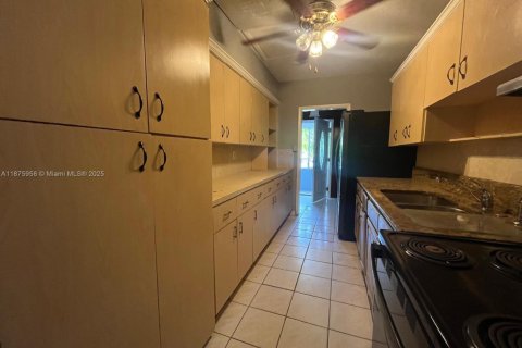 Снять в аренду виллу или дом в Майами, Флорида 4 спальни, 258.92м2, № 1921664 - фото 5