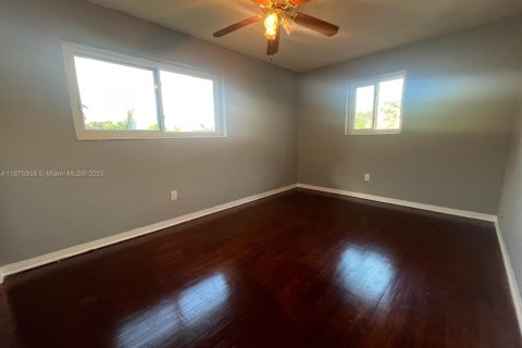 Снять в аренду виллу или дом в Майами, Флорида 4 спальни, 258.92м2, № 1921664 - фото 9