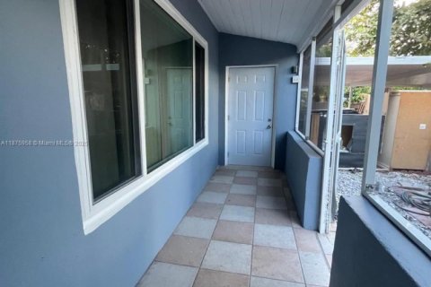 Снять в аренду виллу или дом в Майами, Флорида 4 спальни, 258.92м2, № 1921664 - фото 4