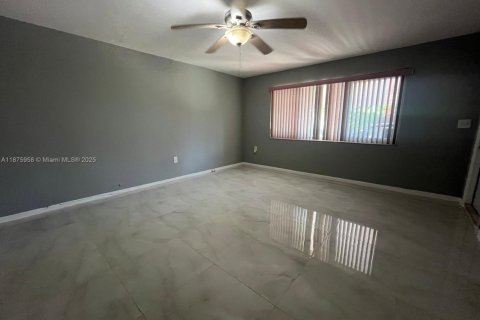 Снять в аренду виллу или дом в Майами, Флорида 4 спальни, 258.92м2, № 1921664 - фото 16